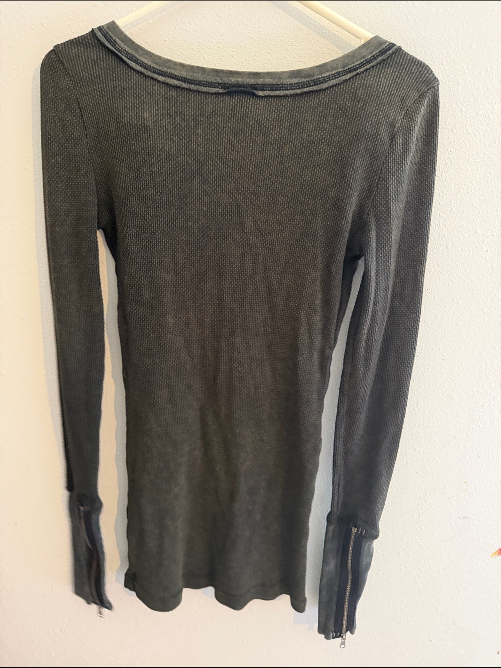 Free people V-Neck Thermal Top - zipper cuff - Picture 6 of 6